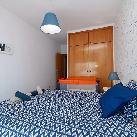 Sunny View To The Tower Apartment