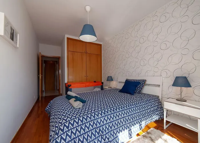 Sunny View To The Tower Apartment