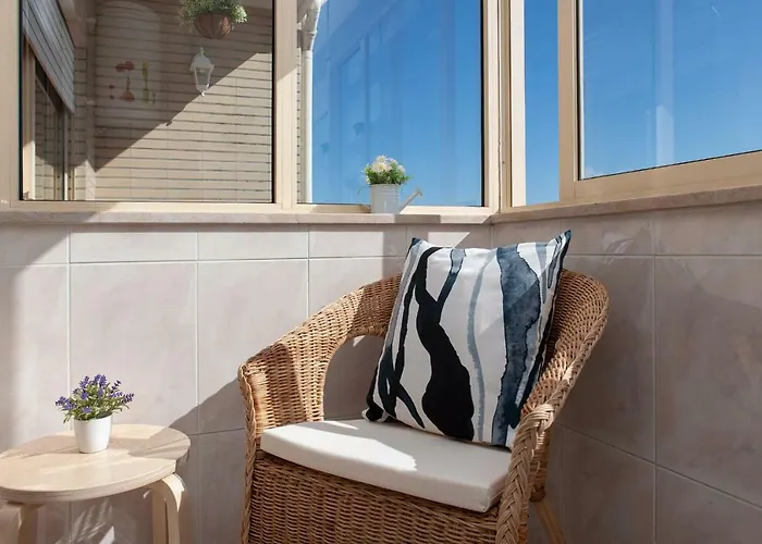 Sunny View To The Tower Apartment