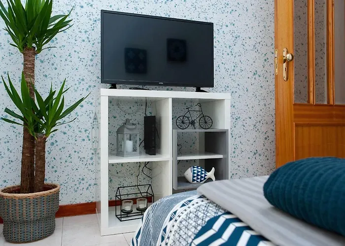 Sunny View To The Tower Apartment *