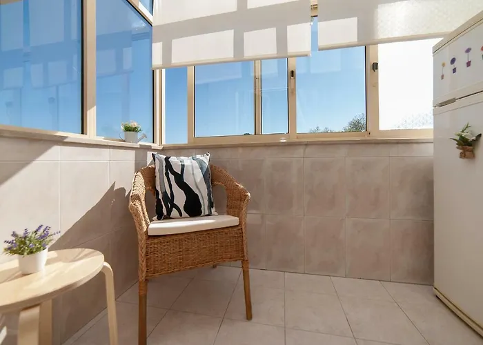 Sunny View To The Tower Apartment