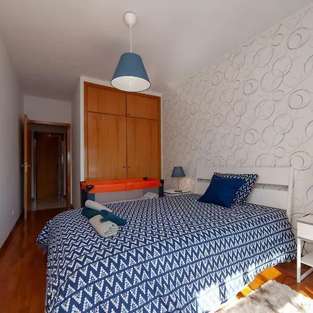 Sunny View To The Tower Apartament