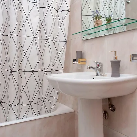 Sunny View To The Tower Apartament *