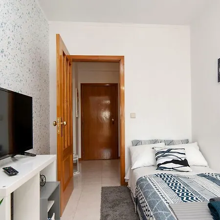 Sunny View To The Tower Apartament Porto