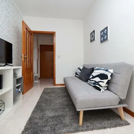 Sunny View To The Tower Apartament