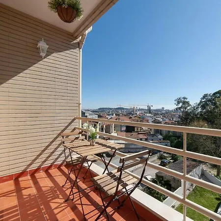 Sunny View To The Tower Porto