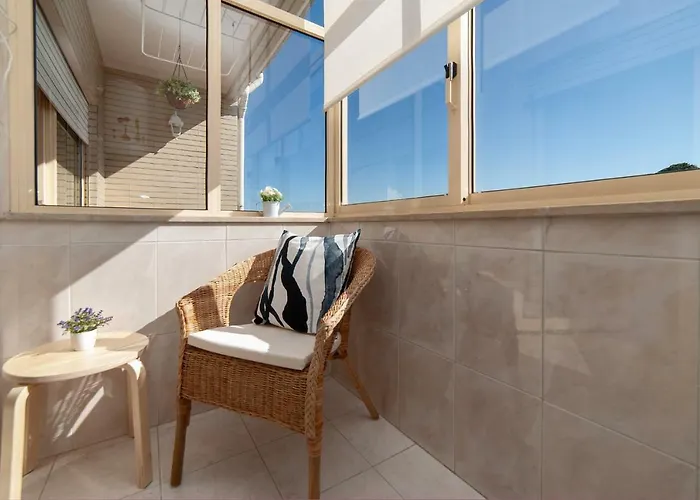 Sunny View To The Tower Πόρτο